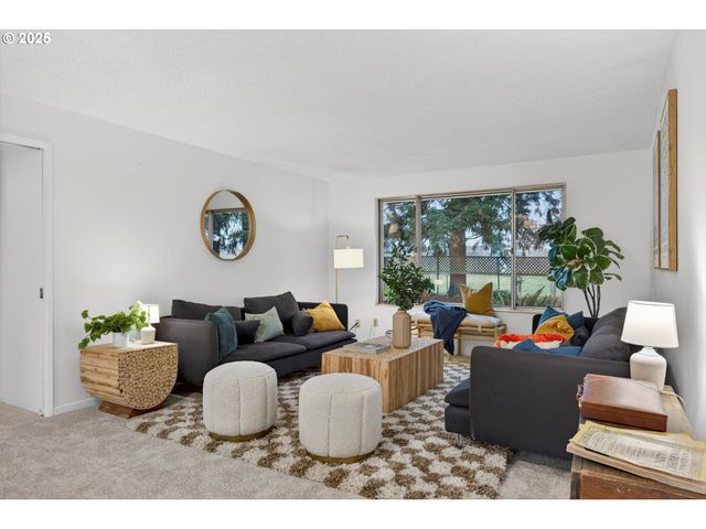 1204 N ELLIOTT Rd, Newberg, OR 97132