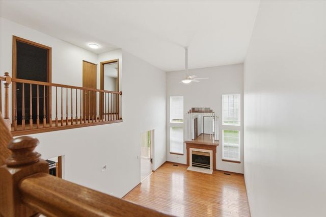 645 Lancaster Circle, Elgin, IL 60123