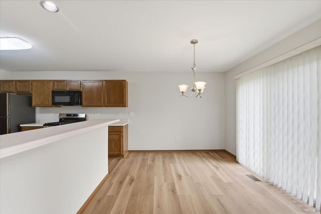 645 Lancaster Circle, Elgin, IL 60123