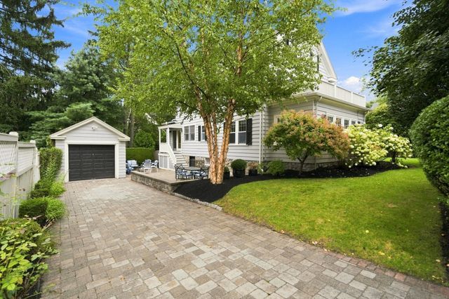 6 Geneva Rd, Melrose, MA 02176