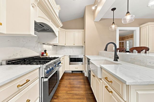 6 Geneva Rd, Melrose, MA 02176