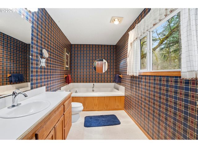 16240 Se MAPLE HILL Ln, Happy Valley, OR 97086