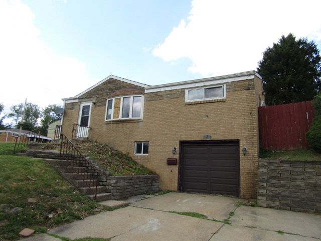 632 Highridge Dr, Baldwin Twp, PA 15226