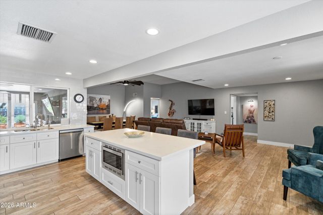 8726 E DEVONSHIRE Avenue, Scottsdale, AZ 85251
