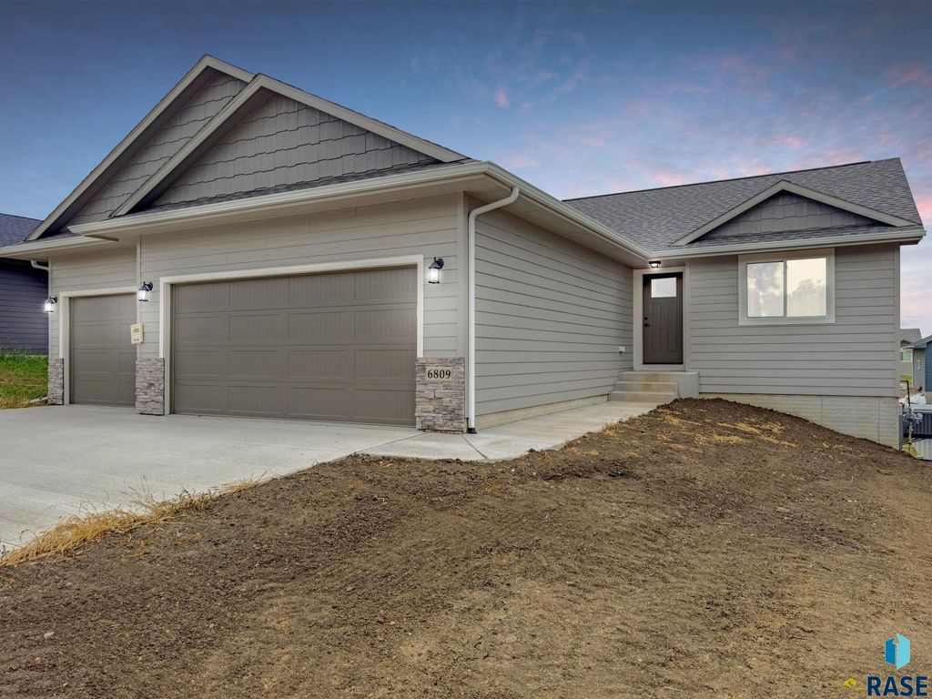 6809 W Viola Ct Court, Sioux Falls, SD 57107