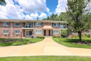 43 N Main Street 15, Glen Ellyn, IL 60137