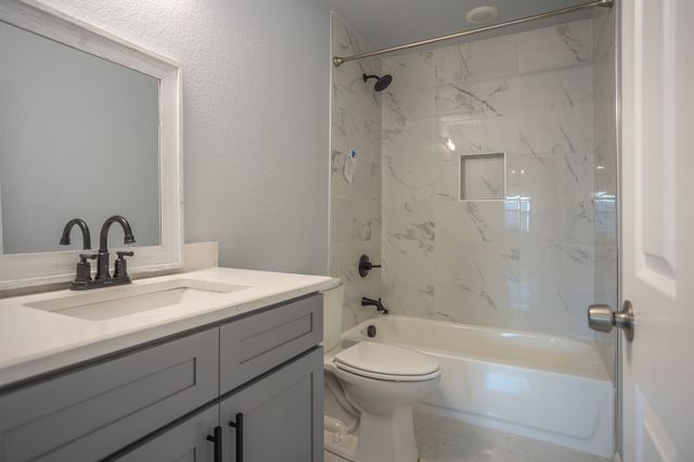 815 Ritchey Street, Gainesville, TX 76240