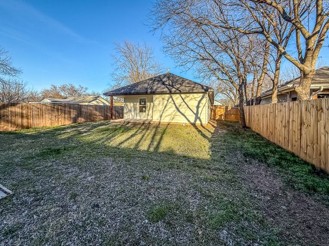 815 Ritchey Street, Gainesville, TX 76240
