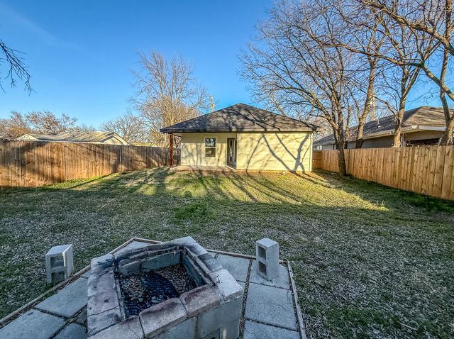 815 Ritchey Street, Gainesville, TX 76240