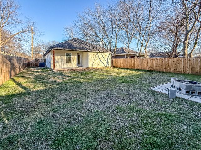 815 Ritchey Street, Gainesville, TX 76240