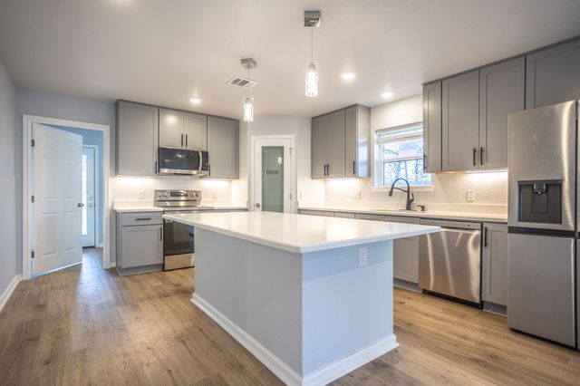 815 Ritchey Street, Gainesville, TX 76240