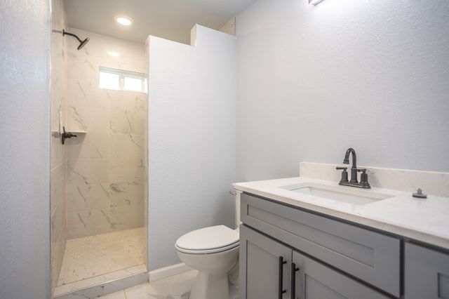 815 Ritchey Street, Gainesville, TX 76240