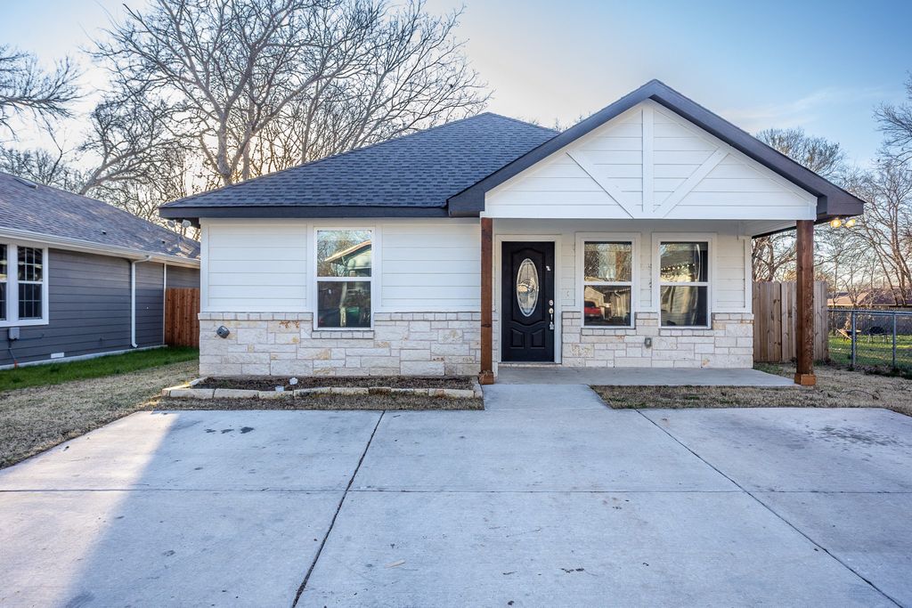 815 Ritchey Street, Gainesville, TX 76240