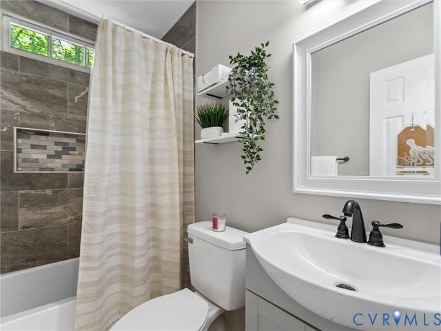 12600 Donegal Dr, Chesterfield, VA 23832