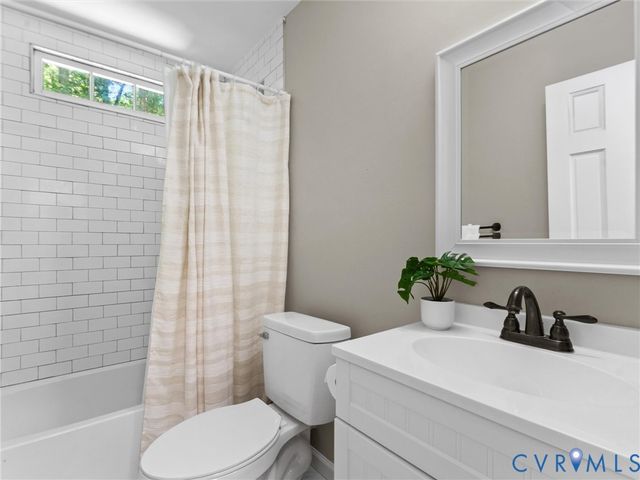 12600 Donegal Dr, Chesterfield, VA 23832