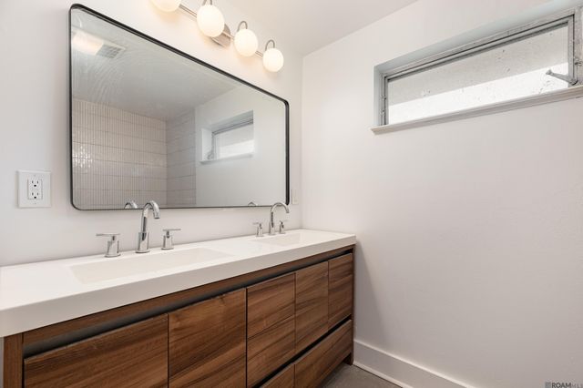 300 Parish Dr, Arabi, LA 70032