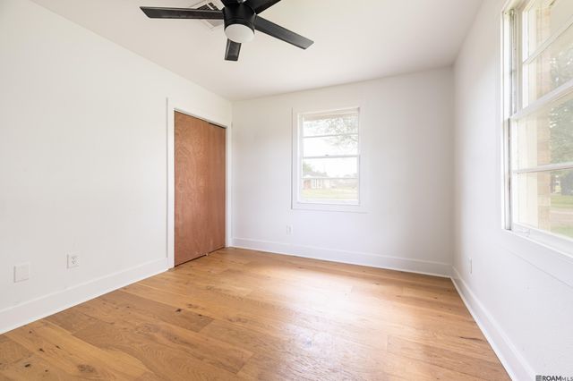 300 Parish Dr, Arabi, LA 70032