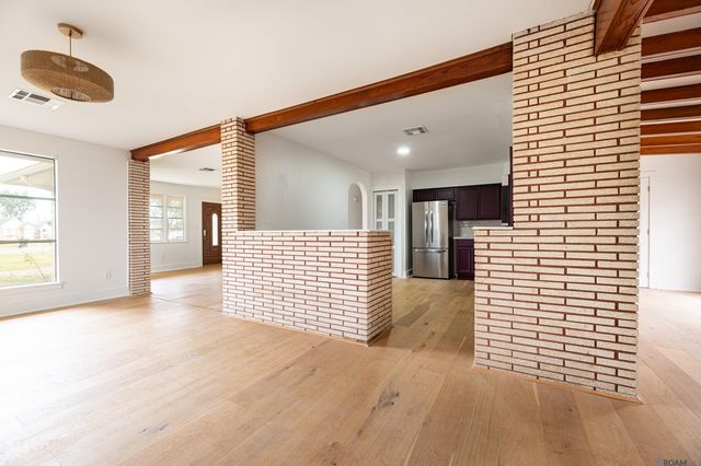 300 Parish Dr, Arabi, LA 70032