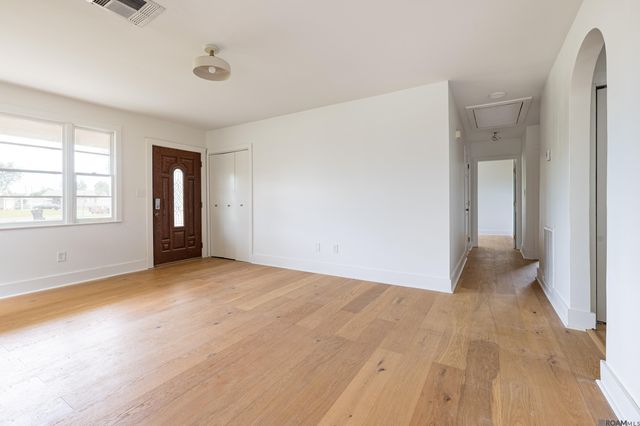 300 Parish Dr, Arabi, LA 70032