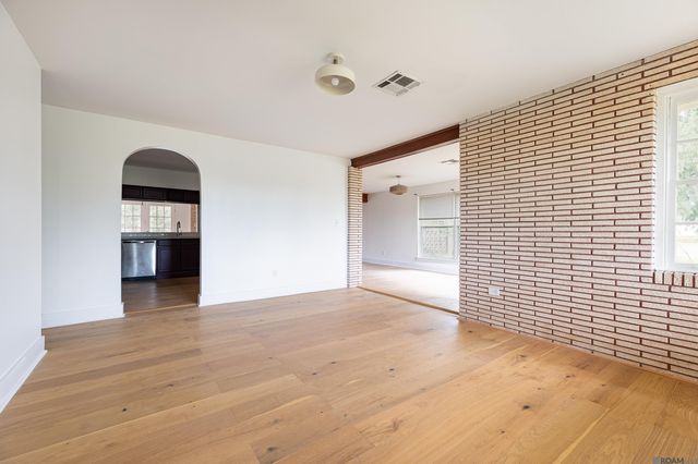 300 Parish Dr, Arabi, LA 70032