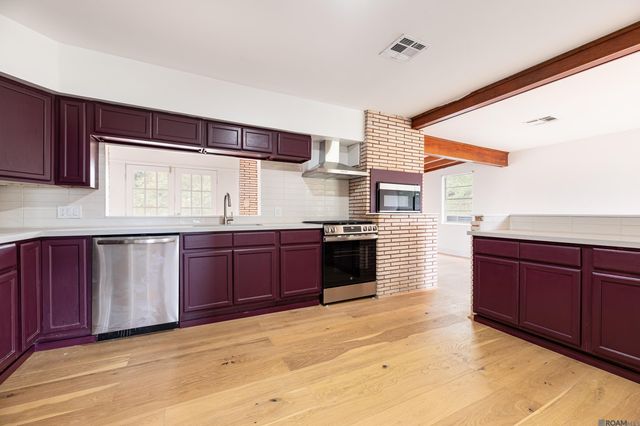 300 Parish Dr, Arabi, LA 70032