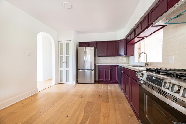 300 Parish Dr, Arabi, LA 70032