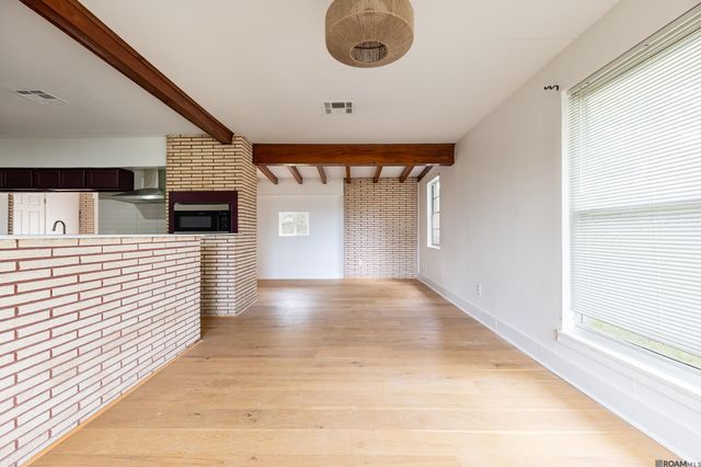 300 Parish Dr, Arabi, LA 70032