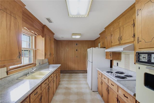8003 Clinard Farms Road, High Point, NC 27265