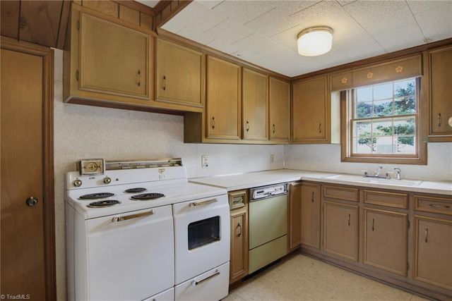 8003 Clinard Farms Road, High Point, NC 27265