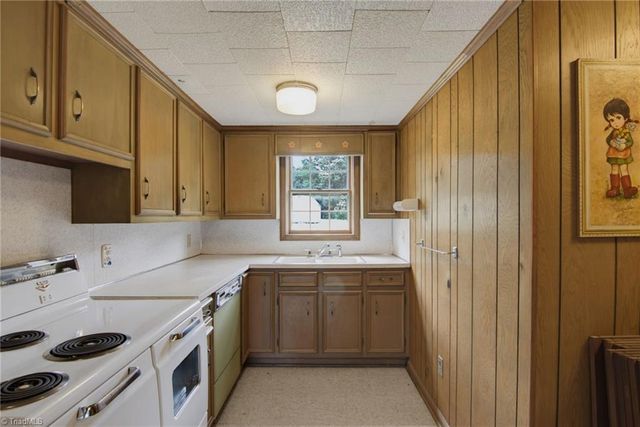 8003 Clinard Farms Road, High Point, NC 27265