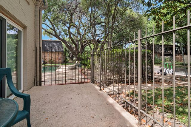 5311 Fleetwood Oaks Avenue 163, Dallas, TX 75235