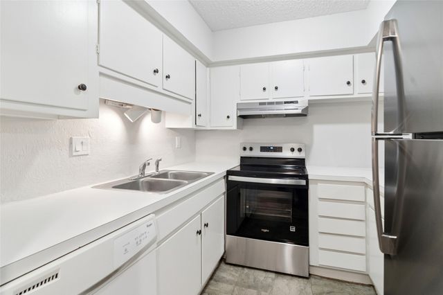 5311 Fleetwood Oaks Avenue 163, Dallas, TX 75235