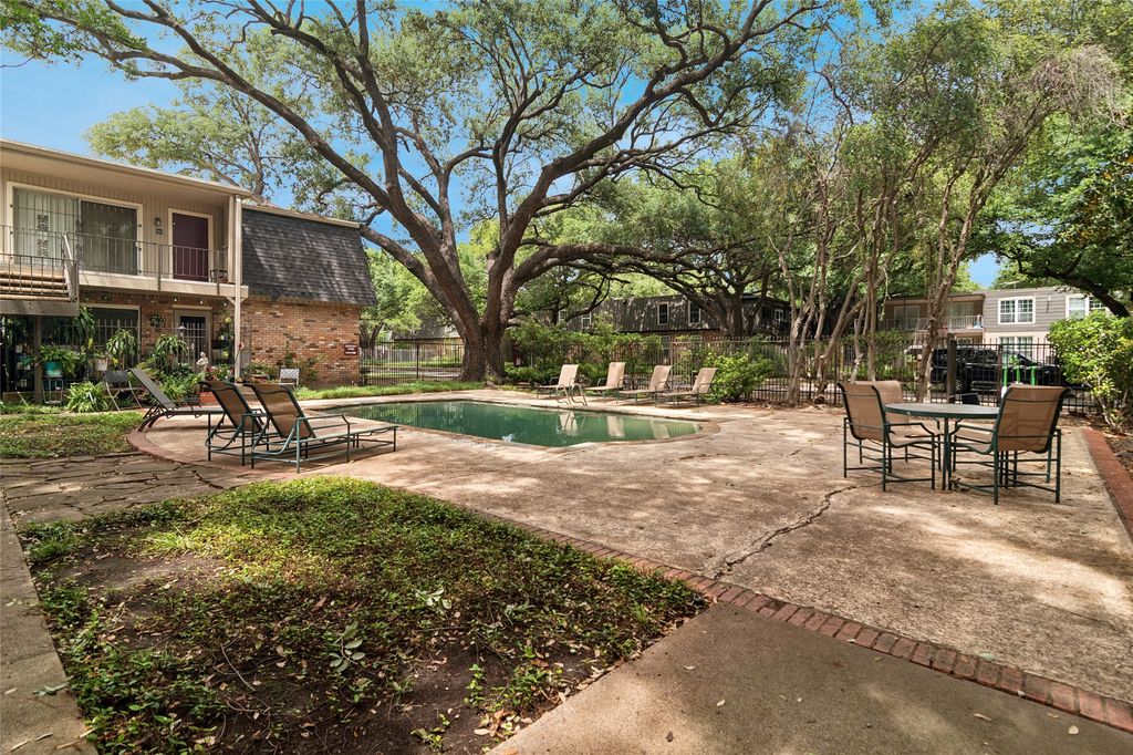 5311 Fleetwood Oaks Avenue 163, Dallas, TX 75235