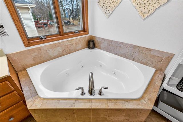 108 Donegal Drive, Cottage Grove, WI 53527