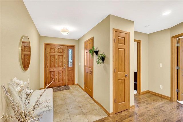 108 Donegal Drive, Cottage Grove, WI 53527