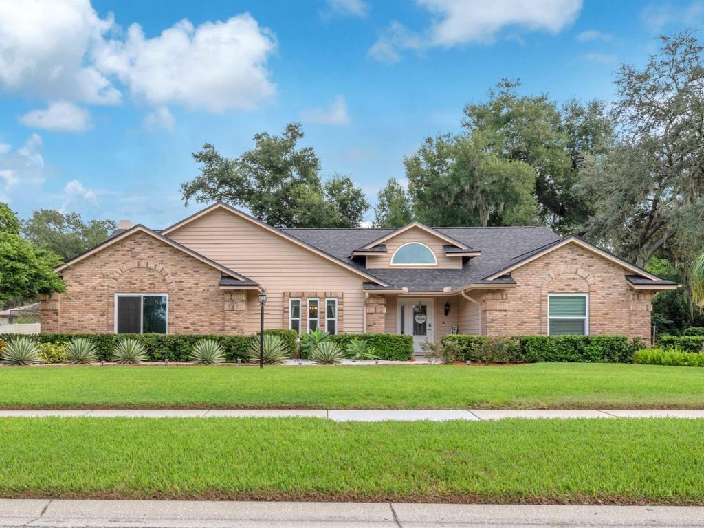 Image 1 of property listing at 2421 OAK LANDING DRIVE, Brandon, FL 33511
