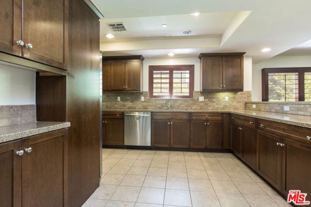 7249 Franklin Avenue 201, Los Angeles, CA 90046