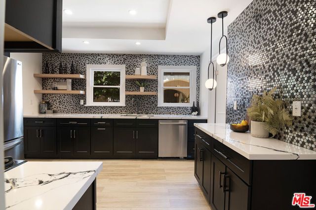 137 N Poinsettia Place, Los Angeles, CA 90036