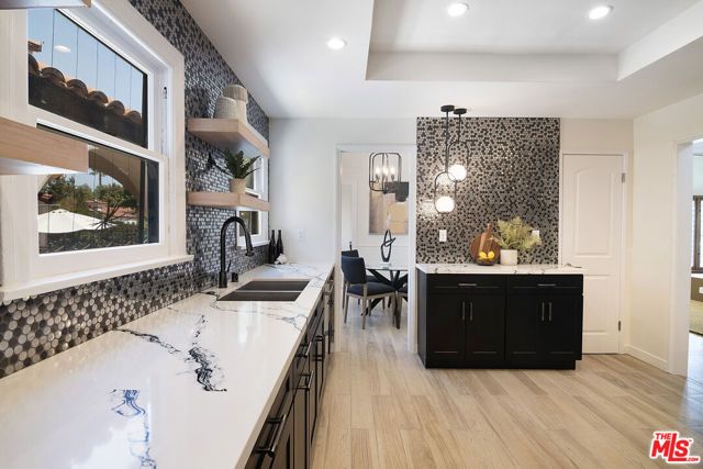 137 N Poinsettia Place, Los Angeles, CA 90036