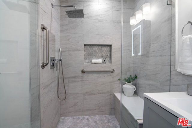 137 N Poinsettia Place, Los Angeles, CA 90036