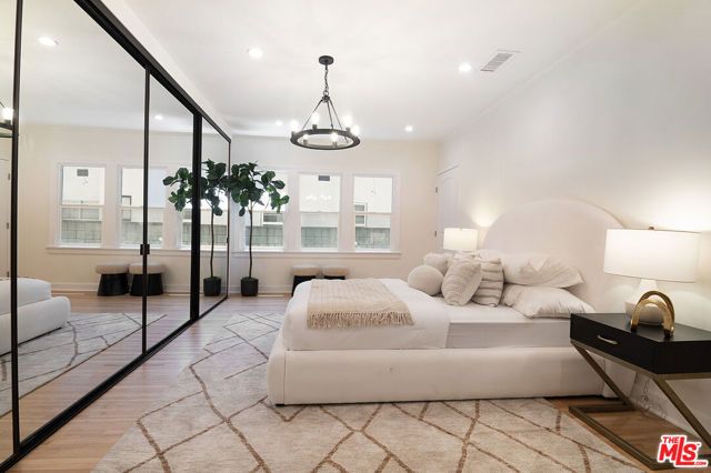 137 N Poinsettia Place, Los Angeles, CA 90036