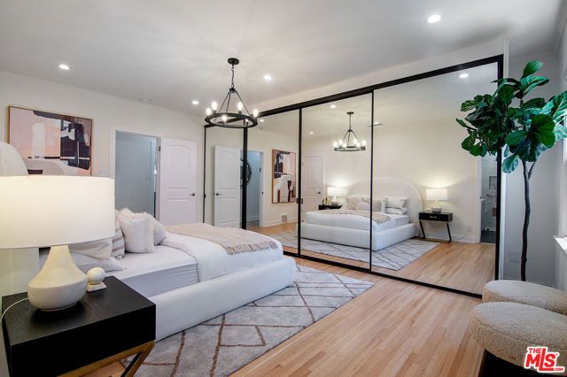 137 N Poinsettia Place, Los Angeles, CA 90036