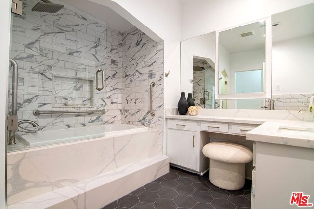 137 N Poinsettia Place, Los Angeles, CA 90036