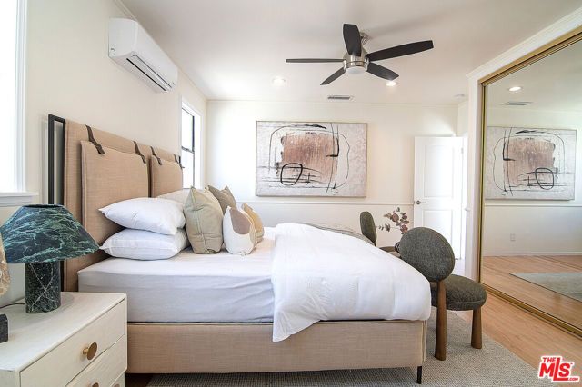 137 N Poinsettia Place, Los Angeles, CA 90036