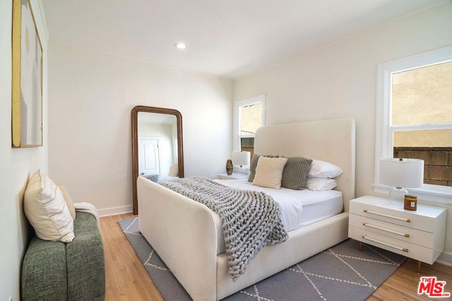 137 N Poinsettia Place, Los Angeles, CA 90036