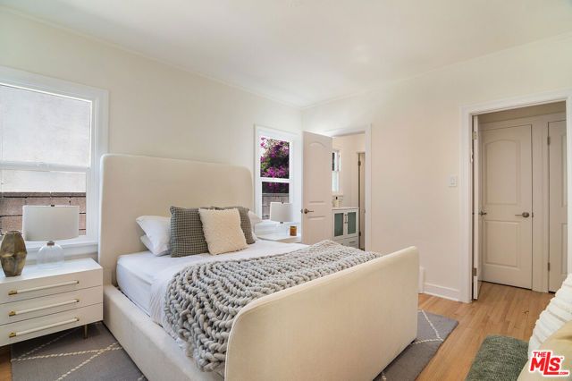 137 N Poinsettia Place, Los Angeles, CA 90036