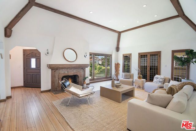 137 N Poinsettia Place, Los Angeles, CA 90036
