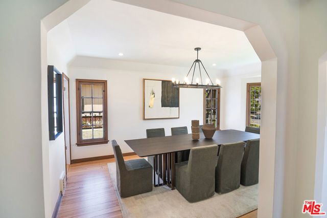 137 N Poinsettia Place, Los Angeles, CA 90036