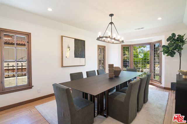 137 N Poinsettia Place, Los Angeles, CA 90036