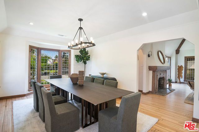 137 N Poinsettia Place, Los Angeles, CA 90036
